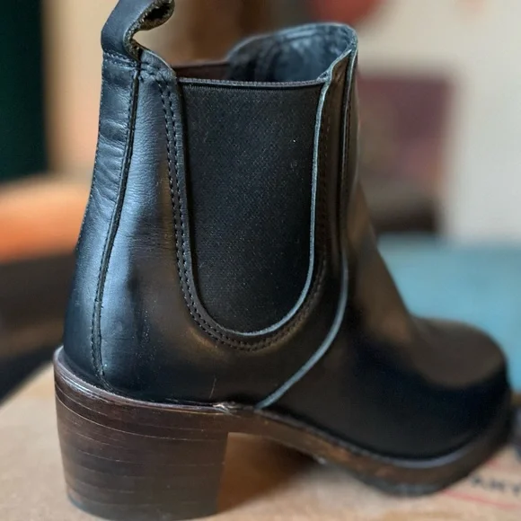 Black Leather Women’s Red Wing Harriet Boots - Picture 2 of 5